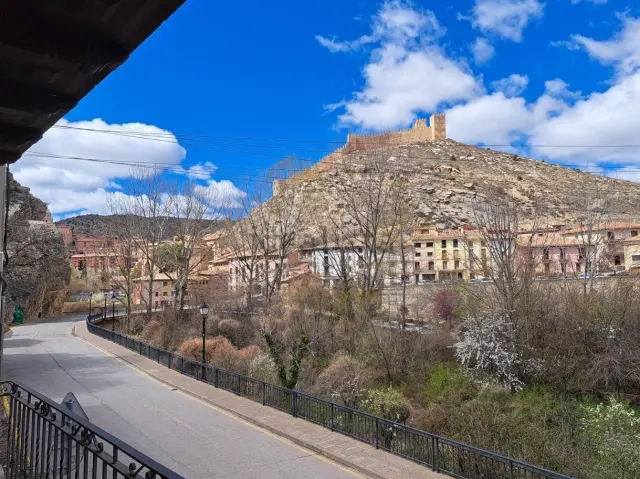 Un inmueble a la venta en Albarracín por 250.000 euros.