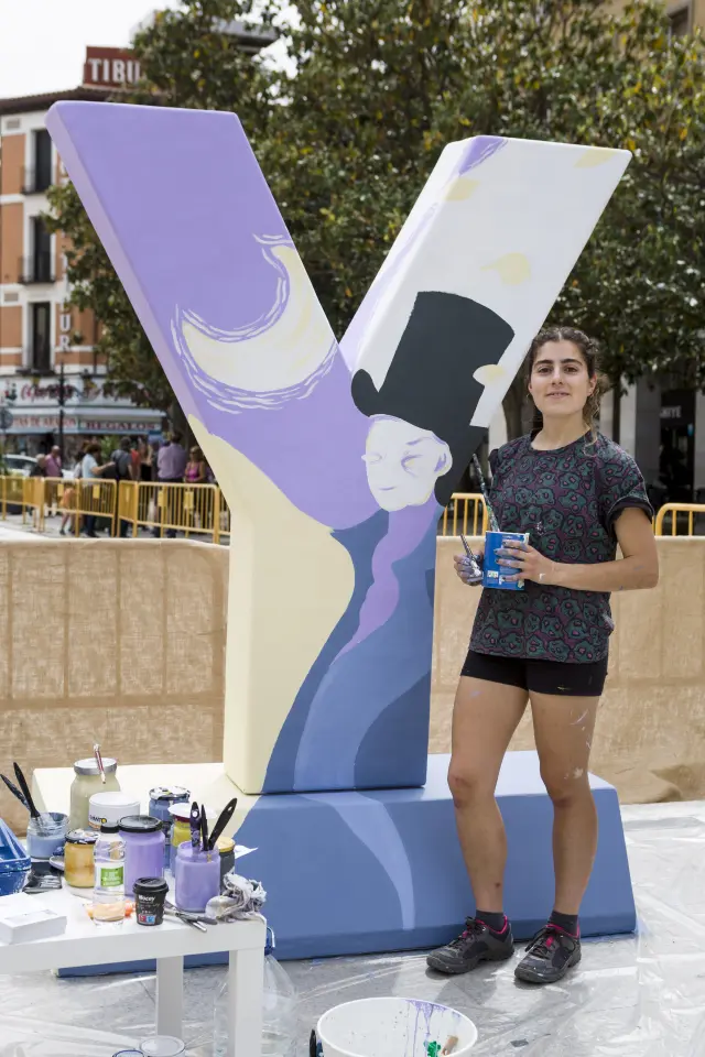 Inés Oliveras, ‘Ineso’, artista multidisciplinar encargada de pintar la 'Y'.