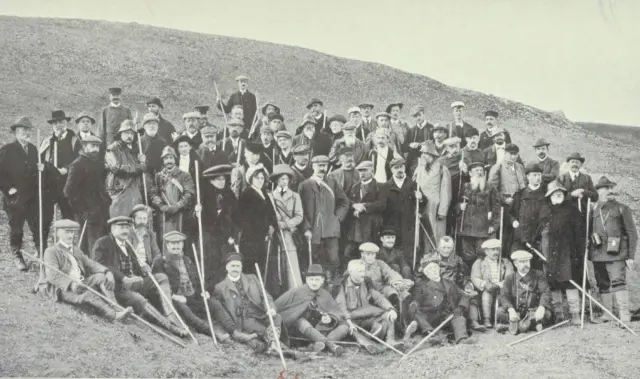 Pocas mujeres y muchos hombres en una de las excursiones del Congreso Internacional de Geología de Toronto celebrado en 1913.