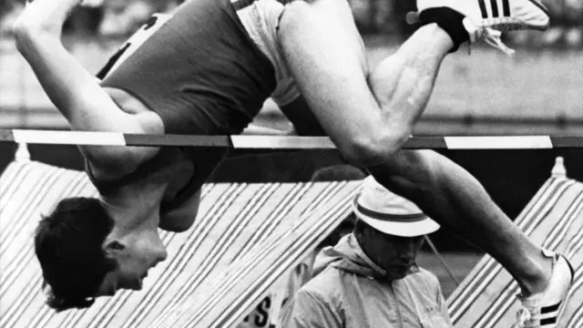 Luis María Garriga salta altura en una competición en Viena. Participó en las Olimpiadas de Tokio-1964 y México-1968.