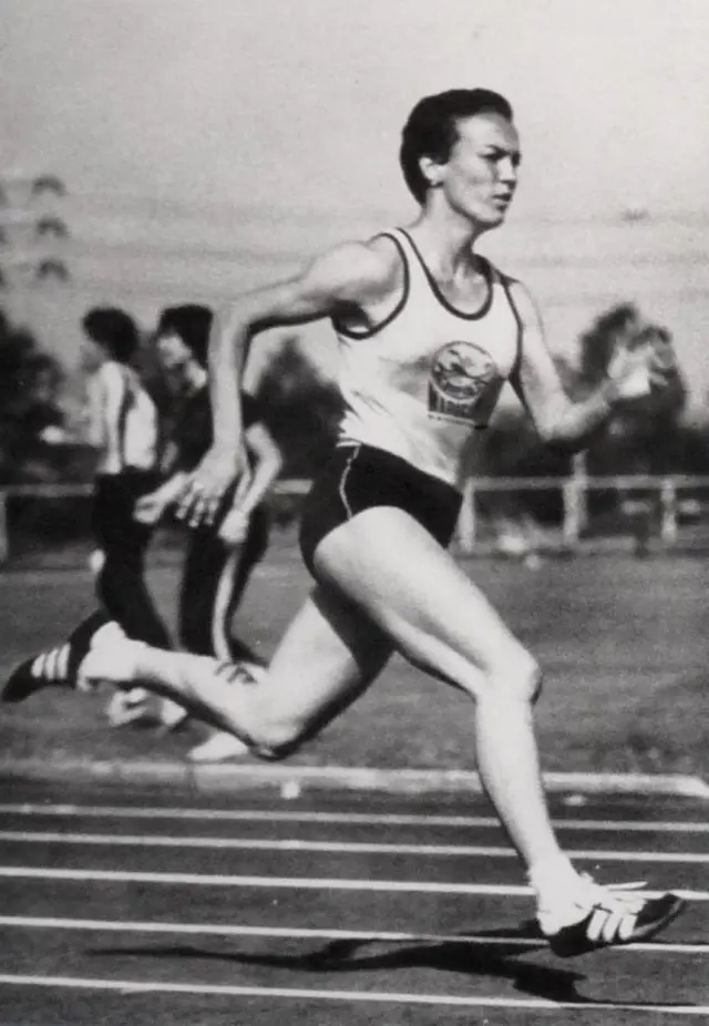 Pilar Fando fue una de las pioneras de éxito del atletismo aragonés.