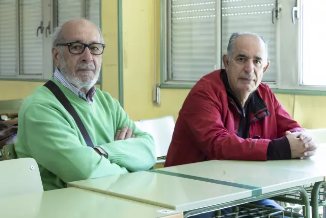 Miguel Ángel Moreno (i) y Federico Lajaima están jubilados y hacen cursos de fotografía digital y vídeo.