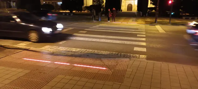 Nuevas balizas luminosas en diferentes puntos del trazado del tranvía en Zaragoza