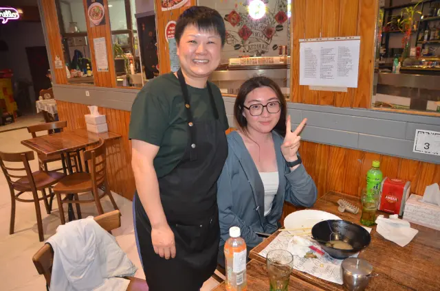 Teresa Wang, con una clienta en Casa Pan