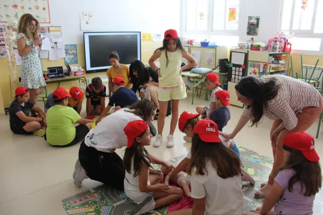 Los alumnos del colegio de Frula han participado de forma muy activa en los talleres organizados.