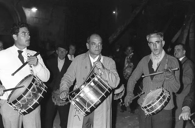 Luis Buñuel regresó a Calanda en 1963. A su izquierda, Tomás Gascón.