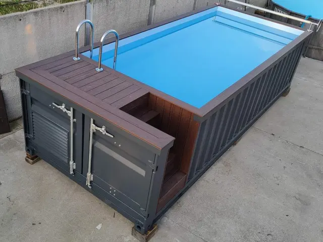 Una piscina hecha con un contenedor marítimo.