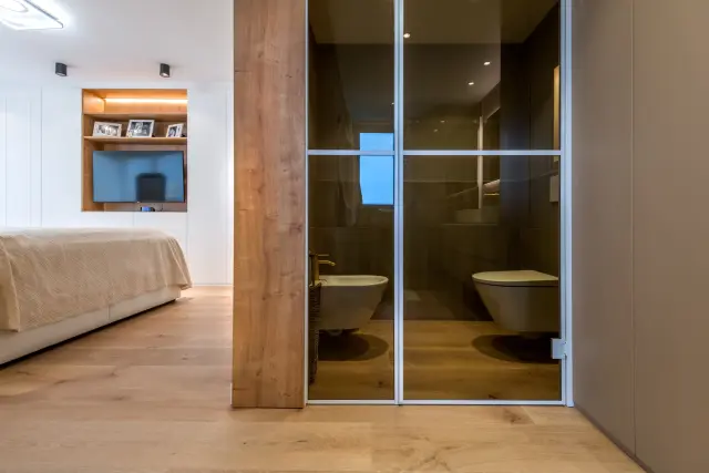 Otros ejemplos de baños bonitos en viviendas de Zaragoza.
