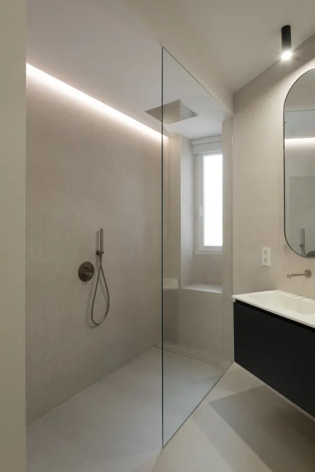 Un baño de una vivienda en Zaragoza, abierta a una 'suite'.