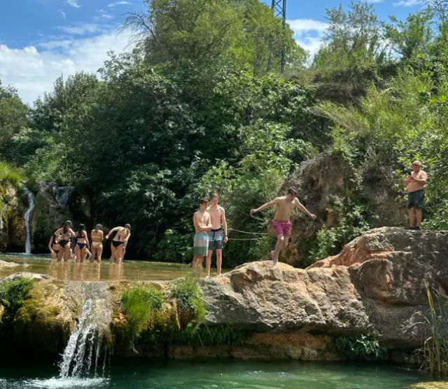 Un grupo de estudiantes norteamericanos en la comarca del Matarraña, Teruel.