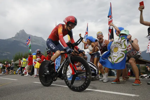 El español Carlos Rodríguez, en acción en la contrarreloj de la 16ª etapa del Tour