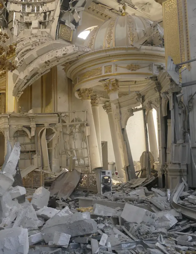 El atrio de la catedral de la Transformación ha sufrido graves daños.