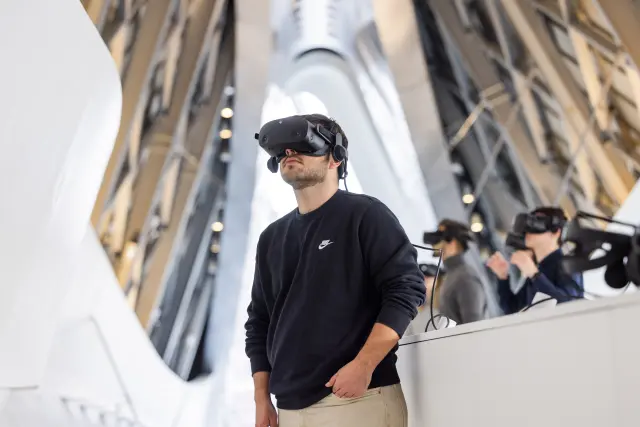 Programa con gafas de realidad virtual en el Mobility City de Zaragoza