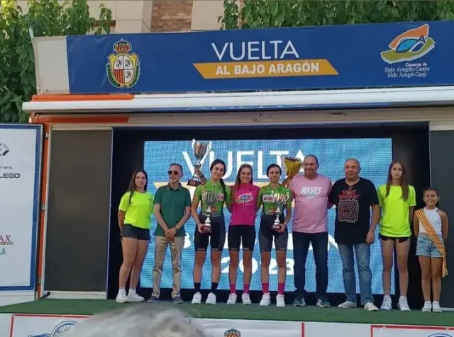 Podio de la clasificación general de la Vuelta al Bajo Aragón de ciclismo