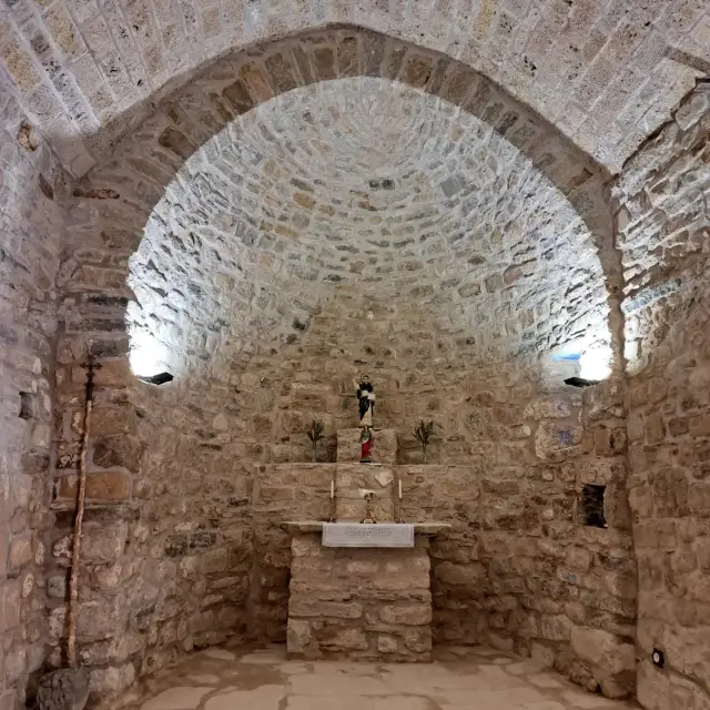 Imagen que ofrece el interior de la ermita de San Vicente de Sala, en el valle de Lierp, tras su reconstrucción.