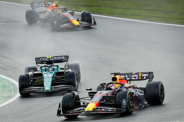 Max Verstappen y Fernando Alonso, en acción en el Gran Premio de los Países Bajos