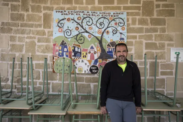 Juan A. Rodríguez es maestro rural con destino definitivo en Alpartir desde 2008