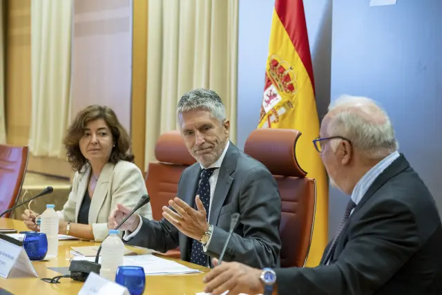 El ministro del Interior en funciones, Fernando Grande-Marlaska (c), ha presentado este lunes el balance provisional de siniestros mortales ocurridos este verano