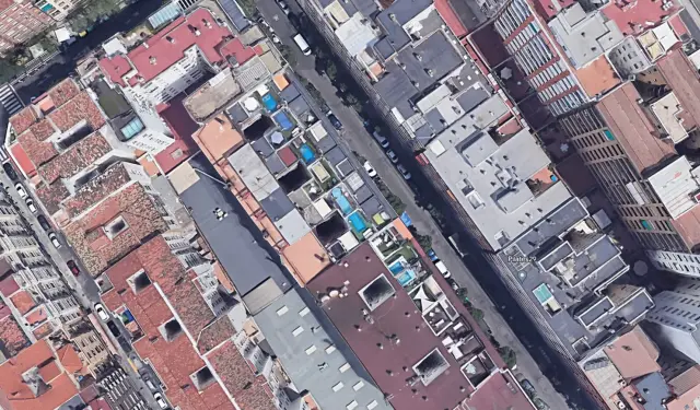 Piscinas en los áticos de las viviendas de la calle de Francisco Vitoria.