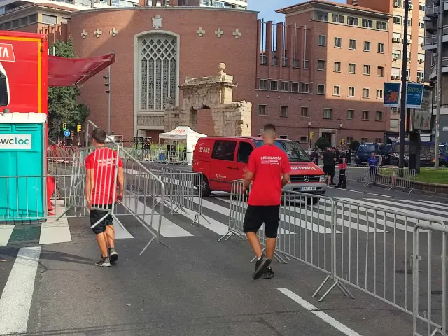 La línea de meta de la Vuelta a España ya está montada en Zaragoza.