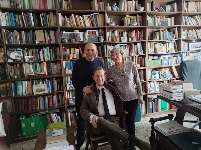 José Luis Melero con Luis Alegre y Marisa Santiago en el despacho de Eloy Fernández Clemente, uno de sus grandes amigos.