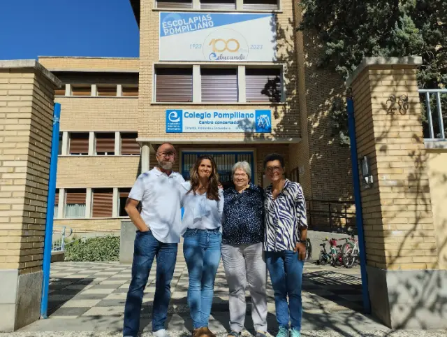 La directora de la Fundación Educativa Escolapias, Pilar Abad, con la directora del colegio Pompiliano Isabel Gomáriz y los directores pedagógicos del centro, Ricardo Beired y Nuria Crespillo. espillo