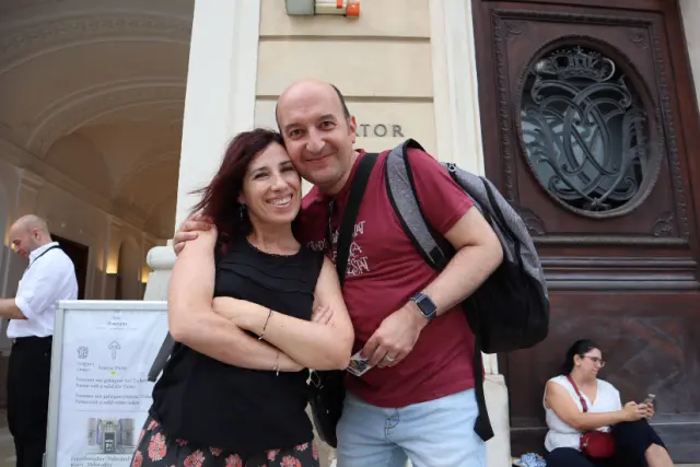 David Calvo, trasplantado de médula hace 4 años, con su mujer María José durante sus últimas vacaciones, en Viena.
