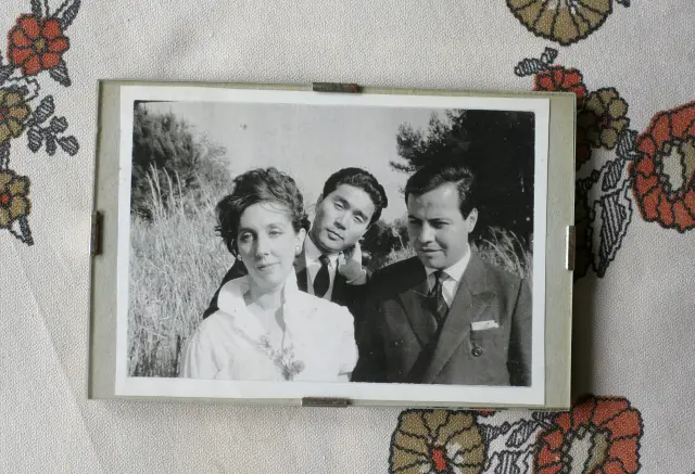 María Pilar Burges en los años 60 con unos amigos.