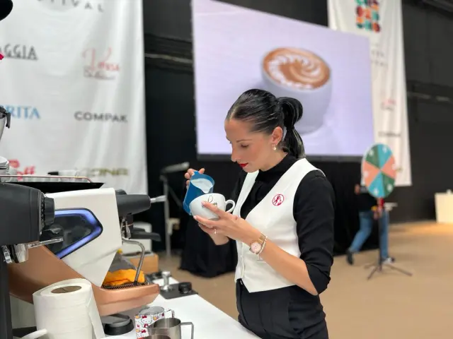 Andreea Duti, durante el Campeonato Barista Pro organizado por el Forum Coffee Festival