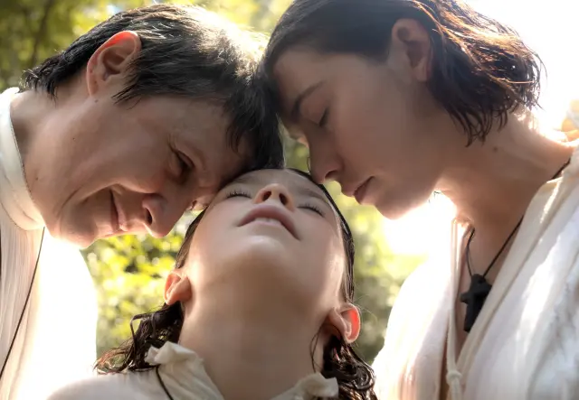 Las tres mujeres que dan vida a Teresa de Jesús en la película se Paula Ortiz: Blanca Portilla, la niña Ainet Jounou y Greta Fernández.