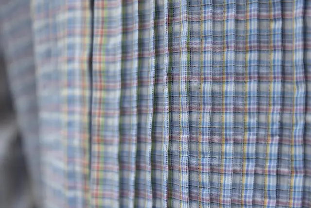 Detalle de los pliegues de la blusa masculina de Alcañiz.