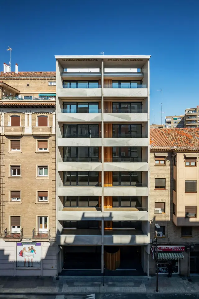 El edificio de la avenida de Valencia, 8, diseñado por el arquitecto Lázaro Lahera.
