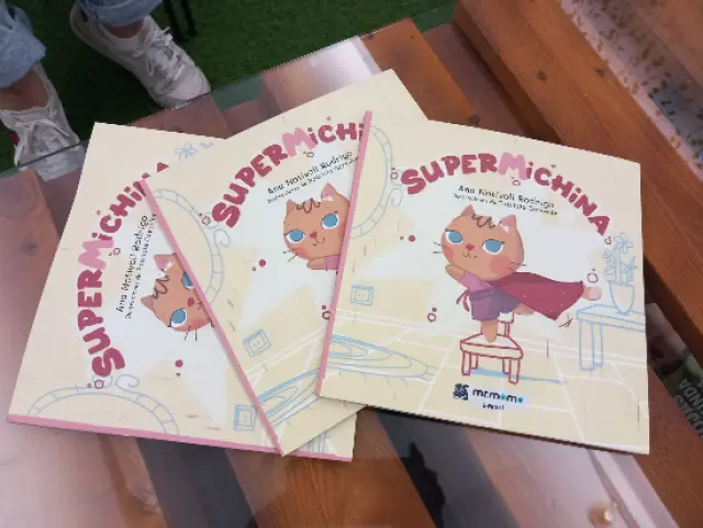 El libro 'SuperMichina', escrito por Ana Notivoli, para dar visibilidad a las dificultades de los niños prematuros.