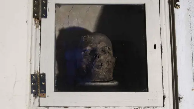 La cabeza momificada del comendador don Melchor de Monserrat en Ambel