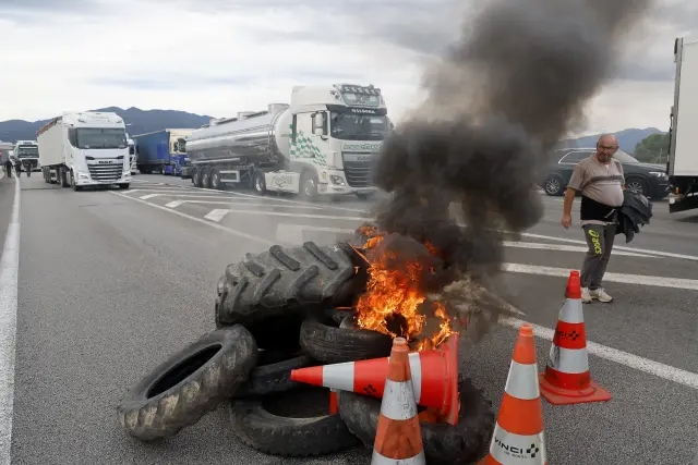 Los agricultores franceses también han quemado neumáticos.