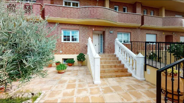 La entrada de la vivienda de Carmen, que se encuentra a la venta por 470.000 euros.