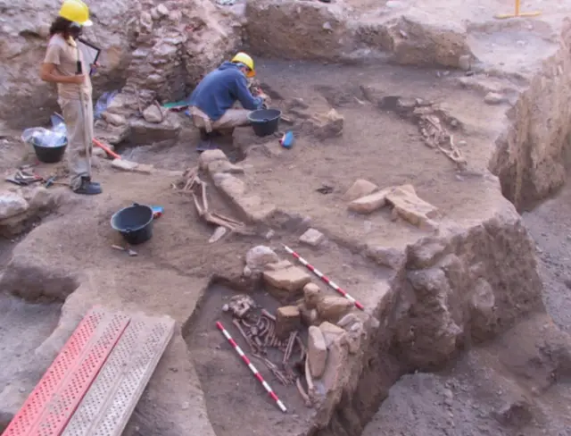 Excavación en un solar de la calle San Agustín en la que aparecieron restos del cementerio musulmán de Saraqusta.