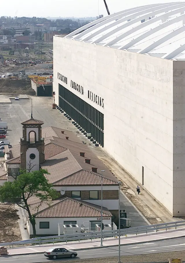 Imagen aérea en la que se aprecia las dimensiones de la antigua y la nueva estación Delicias.