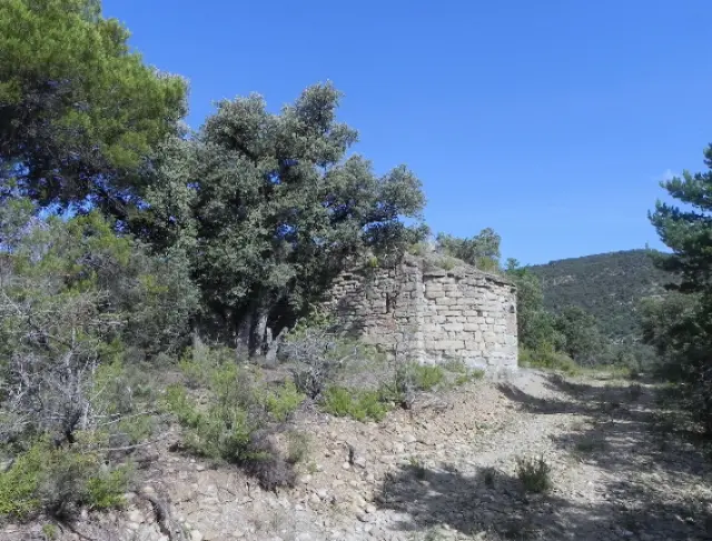 La ermita de San Pedro del Sarrau, en Güel, Huesca, ha sido incluida en la lista roja de patrimonio.