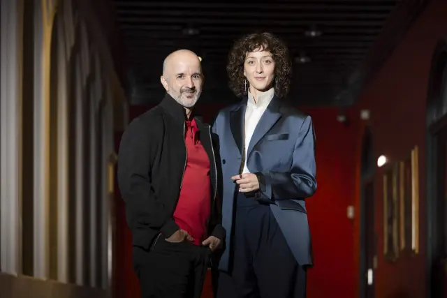 Pilar Bergés y Pep Antón Gómez, codirector con Jordi Sánchez de 'Alimañas'. Contaron un montón de secretos del rodaje en el Paraninfo en el ciclo 'La buena estrella'.