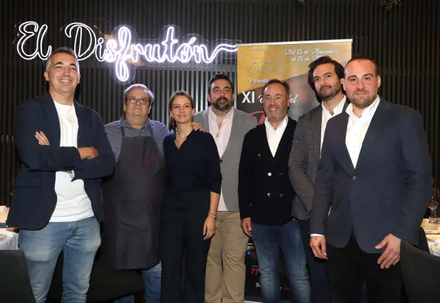 Organizadores de la ruta con los cocineros  gallegos