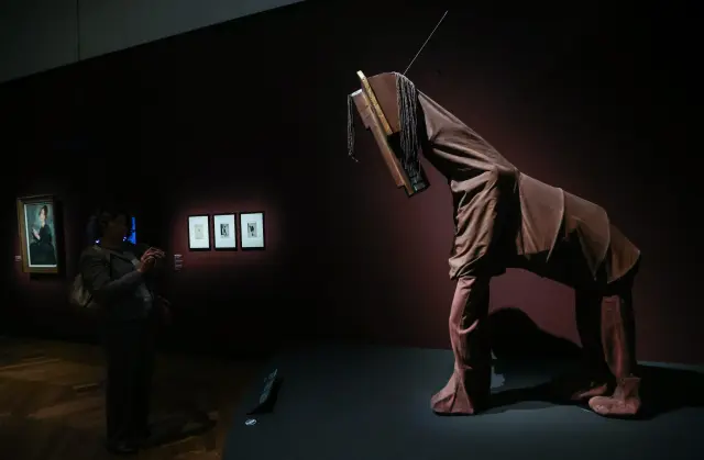 'Disfraz para el ballet Desfile: el Caballo', de Pablo Picasso