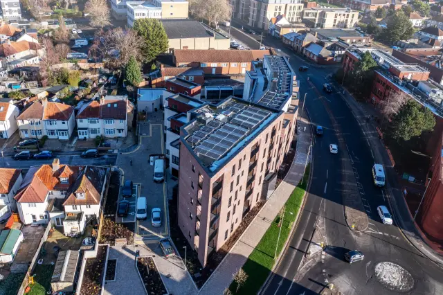 Pisos y viviendas del proyecto 'The Curve' premiado, en el barrio de Cowley en Oxford.