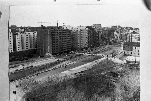 Obras en el paseo de Marina Moreno (hoy Constitución) en 1975.