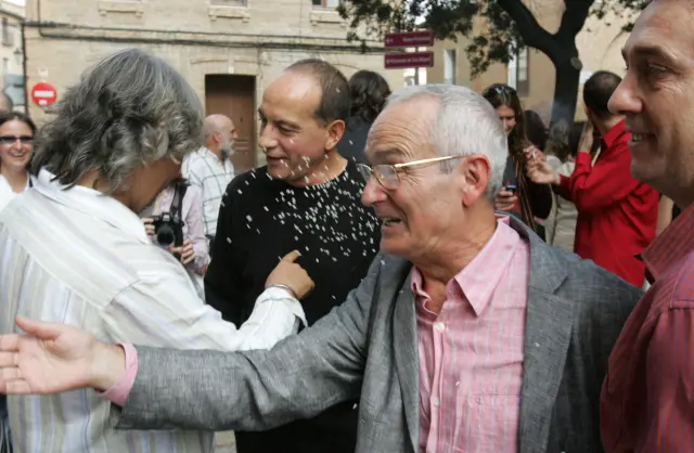 Ánchel Conte en 2005 en Huesca, cuando contrajo matrimonio -la primera boda homosexual de Huesca- con José Ignacio Barroso.