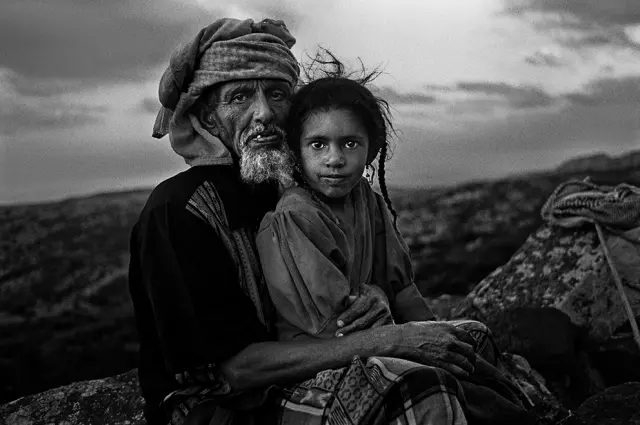 Dos personajes de la isla de Socotra, que pertenecen al libro 'Socotra. La isla de los genios'.