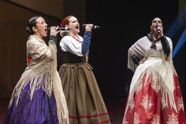 Lorena Larrea, Inés Martínez y Ángela Aured. Alguien del público, emocionado, dijo: "¡Las tres tenoras!".