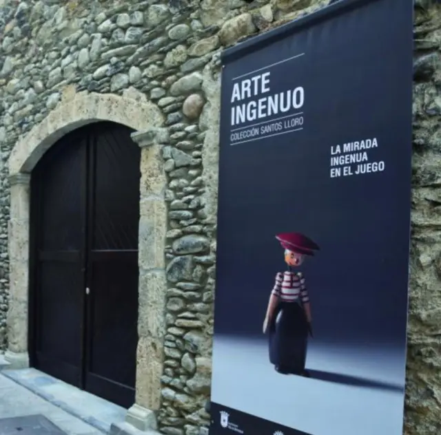 Imagen de archivo de la fachada de la Borda Albar, donde se anunciaba la clausura del Centro de Arte Ingenuo.