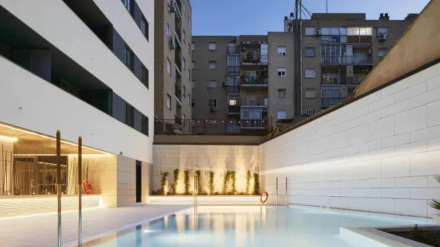 La piscina del edificio Cesaula, en pleno centro de Zaragoza.