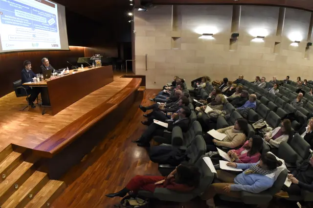 Reunión de los agentes del sector turístico este lunes en la Diputación de Huesca.